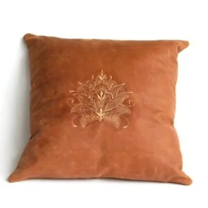 Coussin Brun avec fleur de Lotus brodée