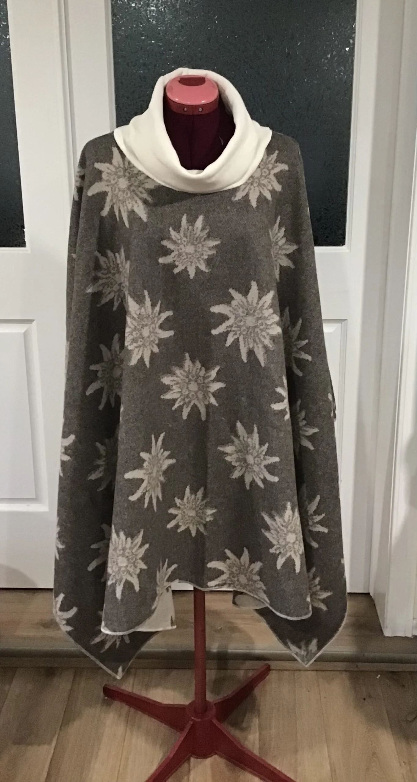 Poncho hivernal en laine bouillie pour Adulte – Image 2